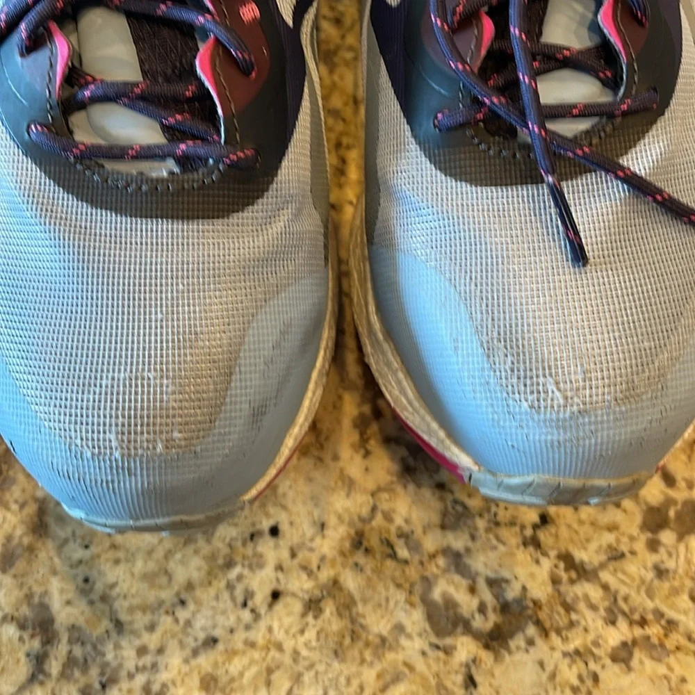 Gently Used Reebok sneaker - Picture 6 of 7